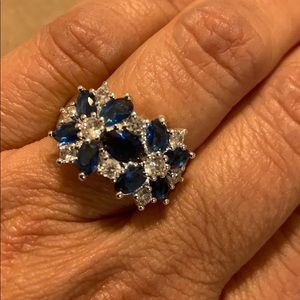 Beautiful ring sapphire blue and white gemstones